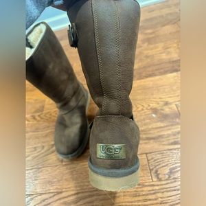 UGG- Size 7